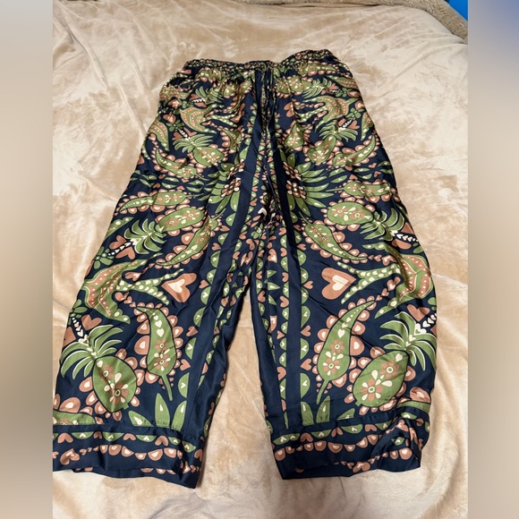 Farm Rio Martina Scarf Print Pants. Size L. - Picture 4 of 9